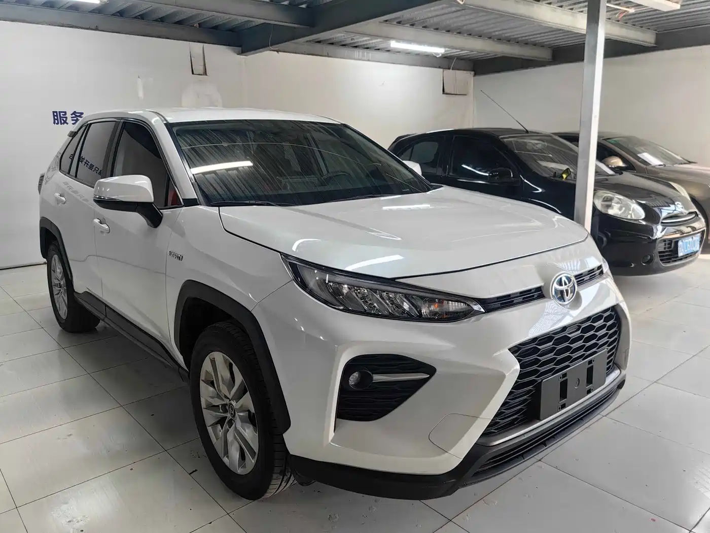 Toyota Wildlander 2022 Hybrid 2.5L E-CVT FWD Leading Edition фото 3