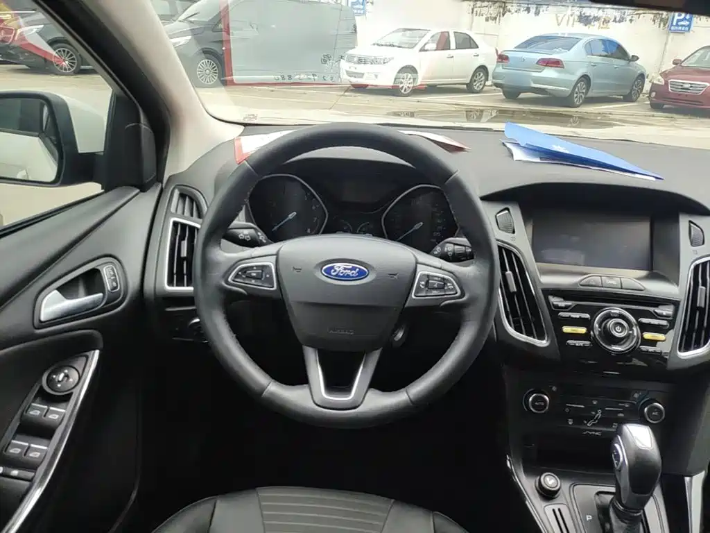Фото 11 - Ford Focus