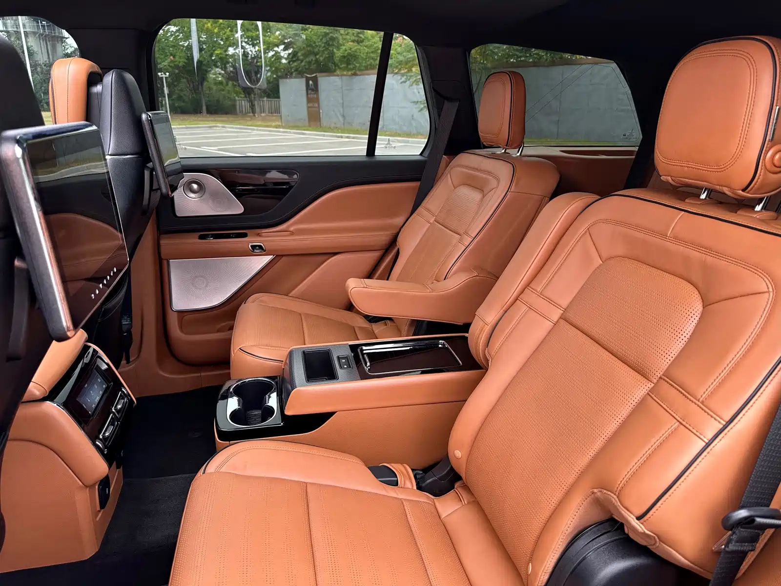 Фото 20 - Lincoln Aviator