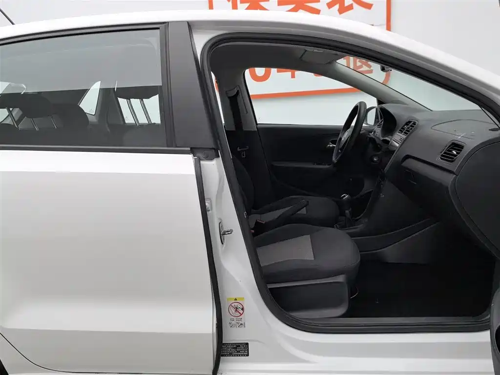 Volkswagen Polo 2016 1.4L Manual Trend фото 23