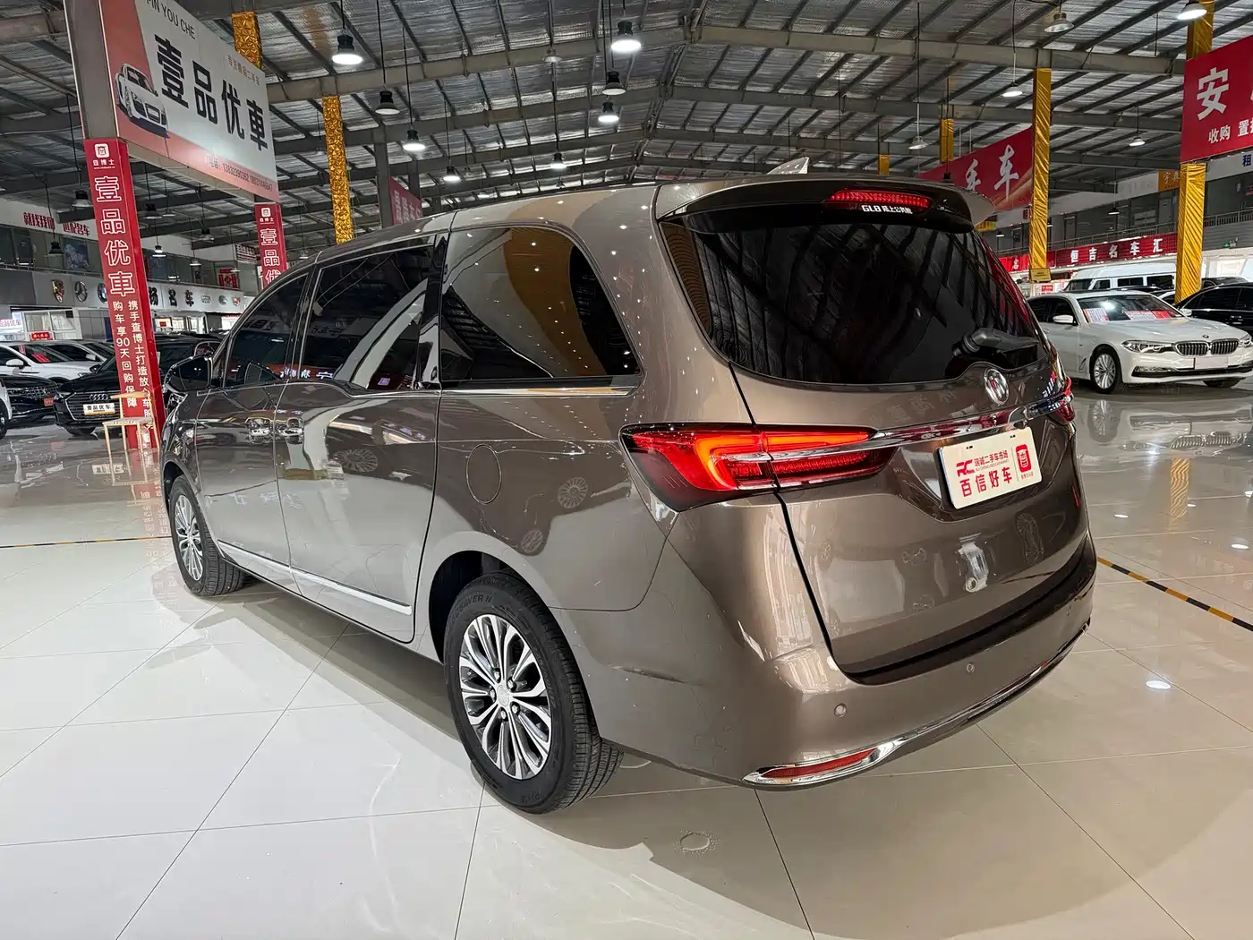 Buick GL8 2021 Land Business Class 652T Luxury фото 4