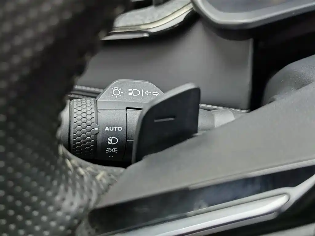 Lynk & Co 06 2023 Remix 1.5T Power Pro фото 21