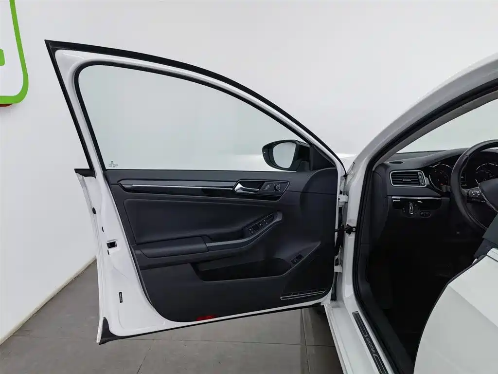 Volkswagen Sagitar 2018 280TSI DSG Luxury фото 8