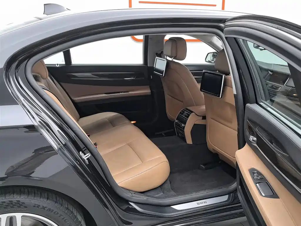 BMW 7 Series 2014 730Li Premium фото 15