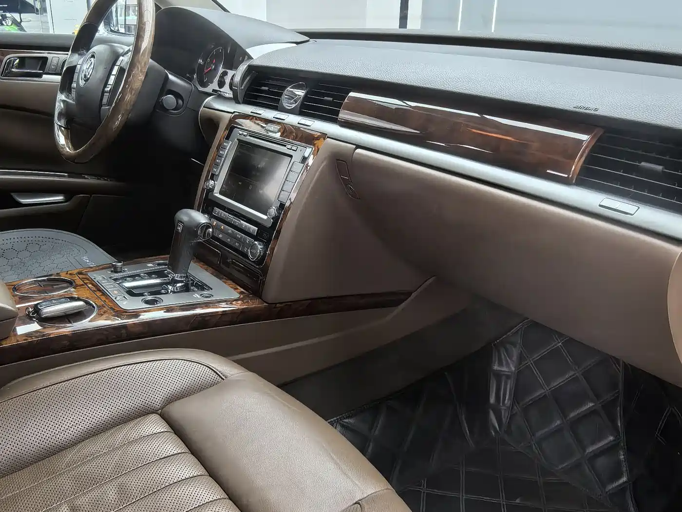 Volkswagen Phaeton 2011 3.6L V6 5-Seater Extended Comfort фото 8