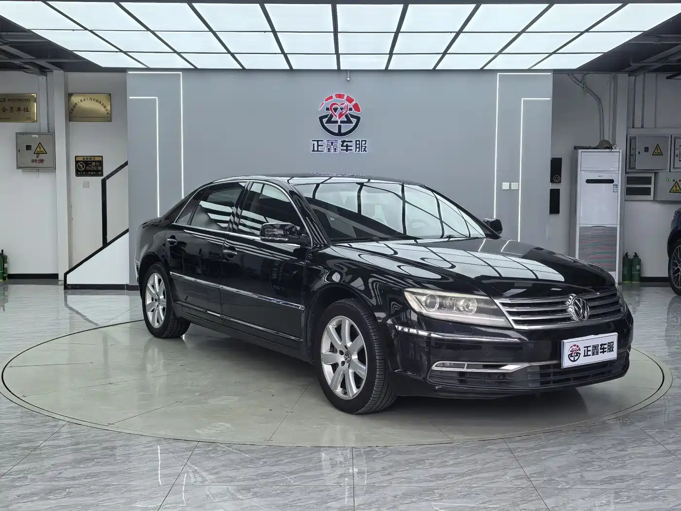Volkswagen Phaeton 2011 3.6L V6 5-Seater Extended Comfort фото 3