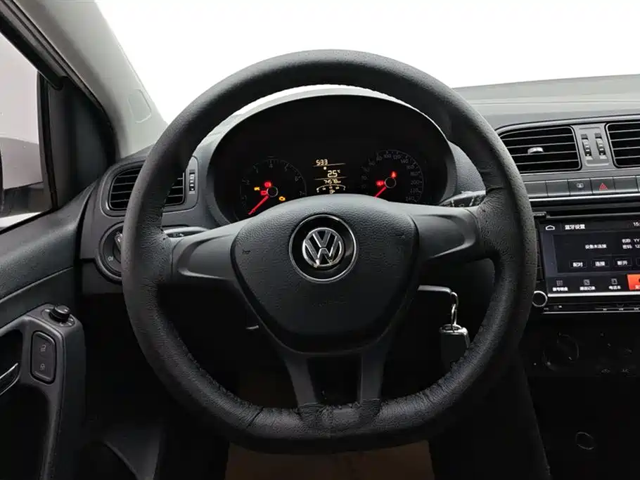 Volkswagen Polo 2014 1.4L Manual Trend Edition фото 15