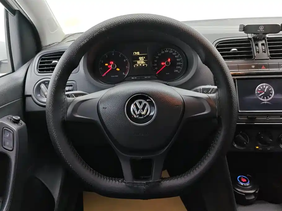 Volkswagen Polo 2014 1.4L Manual Trend Edition фото 15