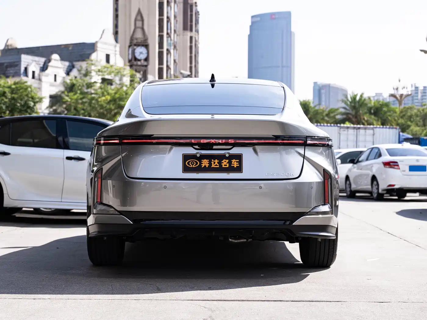 Lexus ES 2025 Model 300h Base Version фото 5