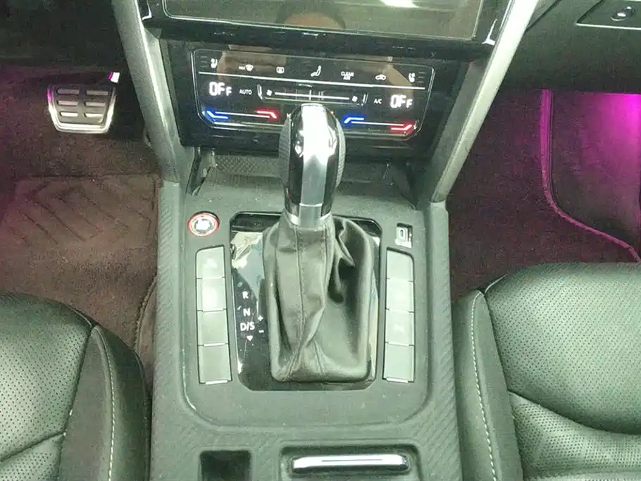 Volkswagen FAW-Volkswagen CC 2021 380TSI Eye-catching Edition 30th Anniversary фото 16