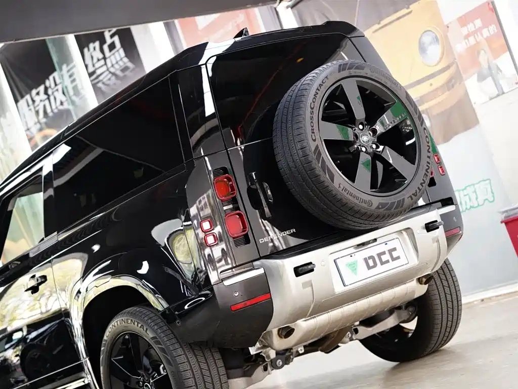 LAND ROVER DEFENDER