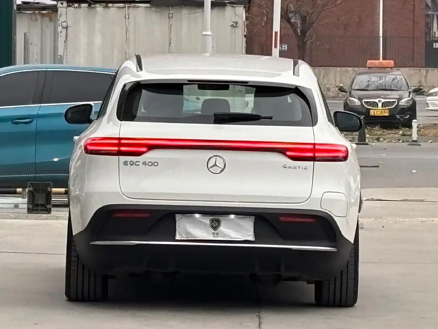 MERCEDES-BENZ EQC