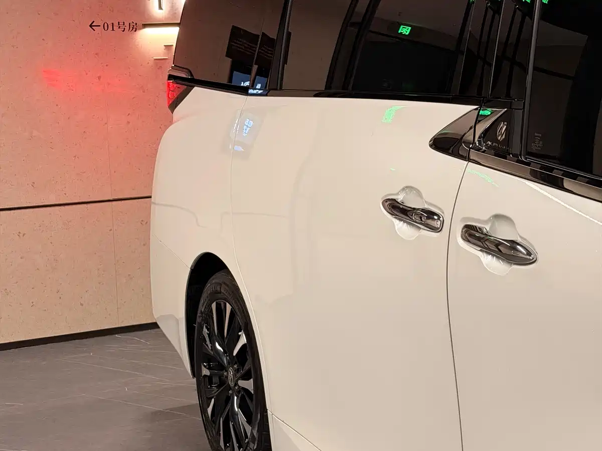 Toyota Alphard 2024 Hybrid 2.5L Ultimate Enjoyment Edition фото 15