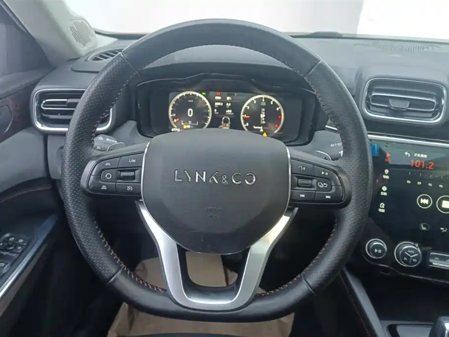Lynk & Co 02 2018 1.5T DCT 2WD Power Edition China V фото 15