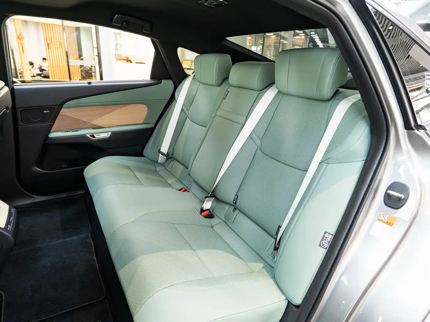 Lexus ES 2025 Model 300h Base Version фото 12