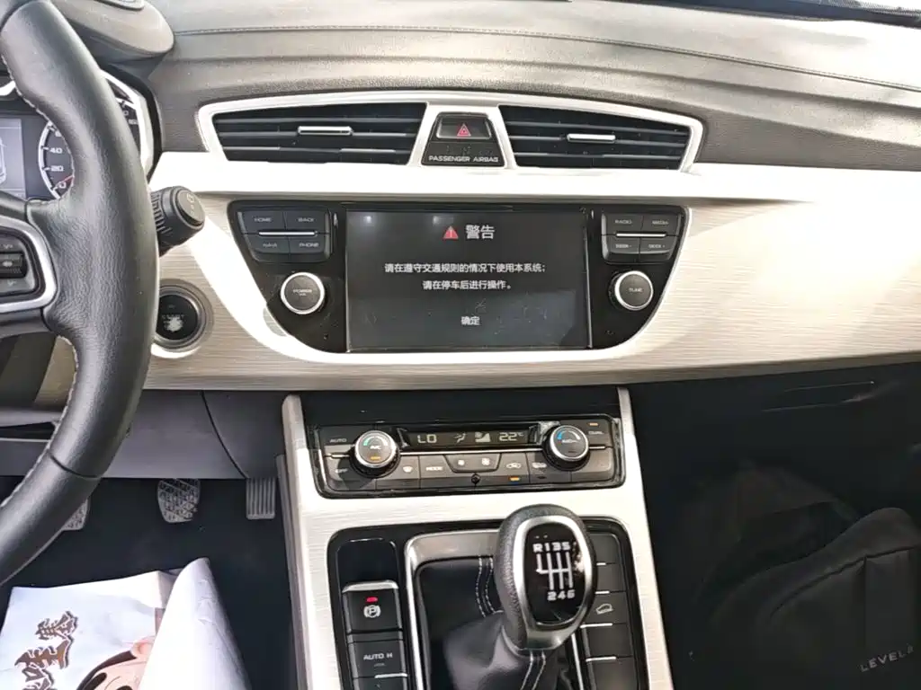 Фото 13 - Geely Atlas