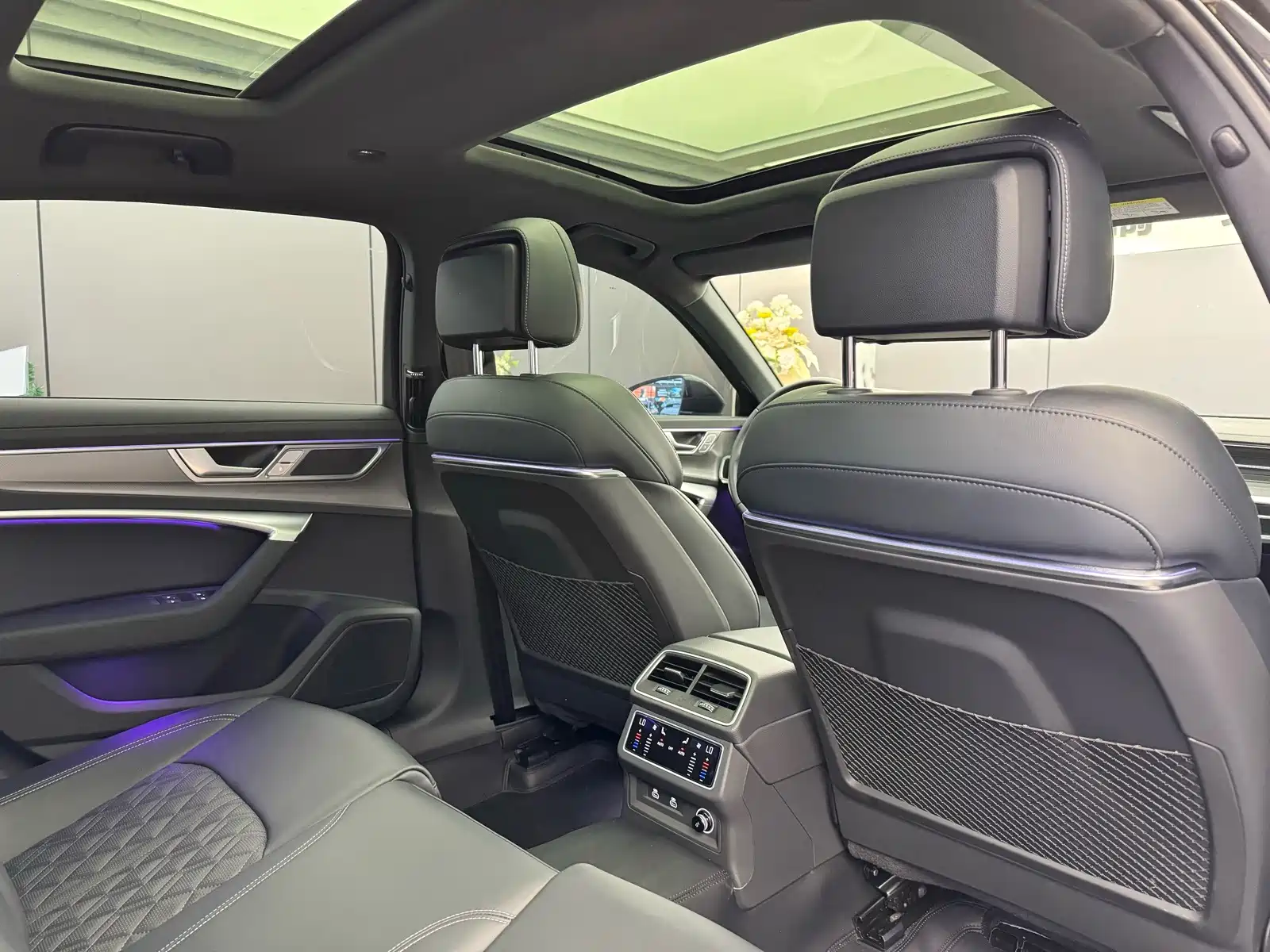 Photo 9 - Audi A6L