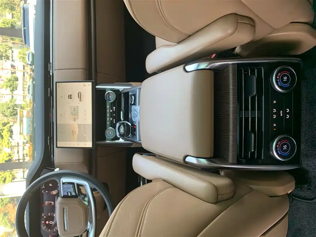 Land Rover Range Rover 2023 3.0 L6 360PS Golden Age Edition фото 15