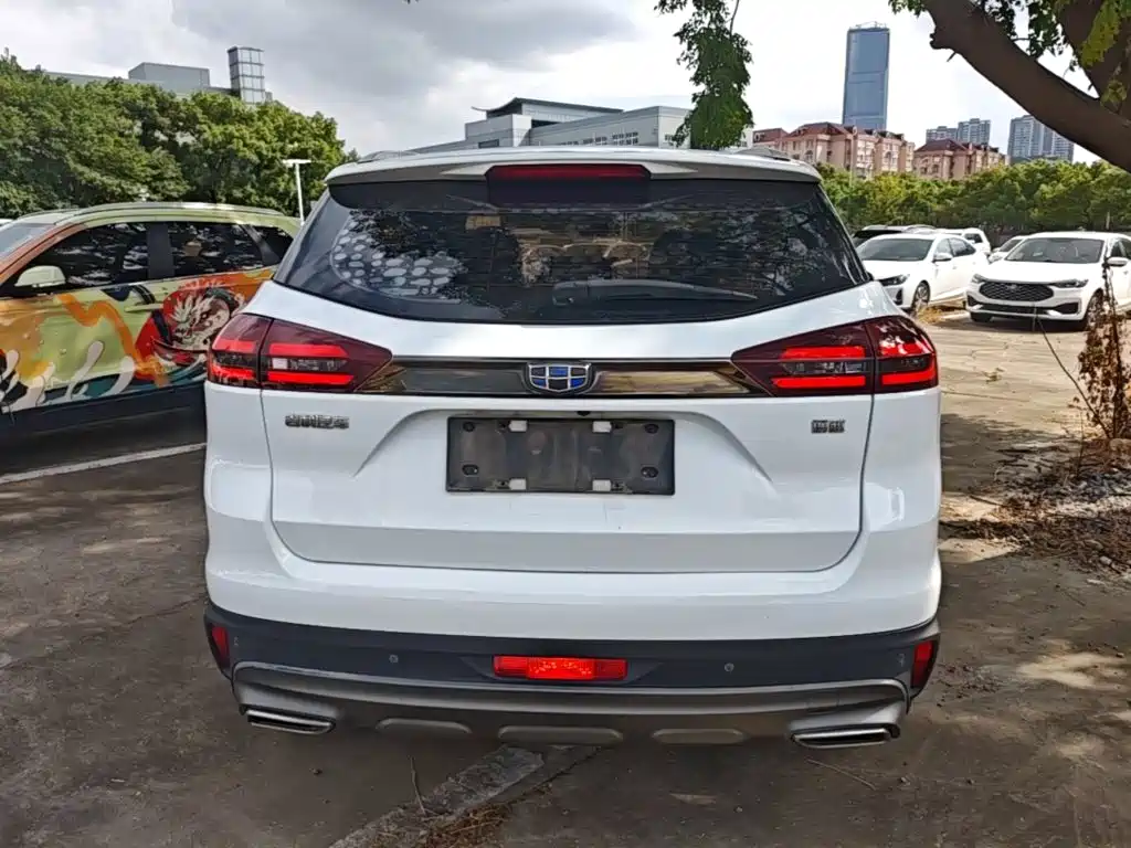 Фото 6 - Geely Atlas
