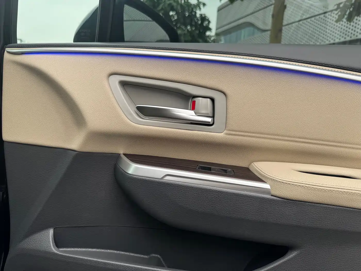 Toyota Granvia 2023 2.5L Hybrid Comfort Edition фото 12