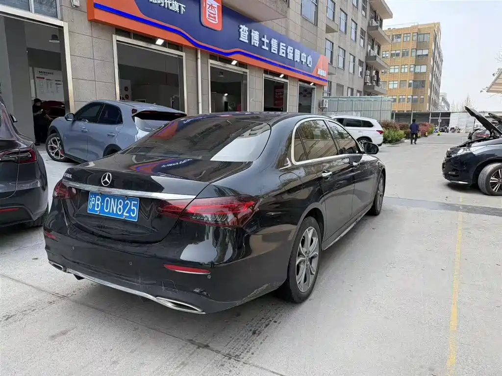 MERCEDES-BENZ E CLASS