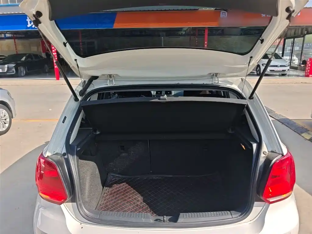 Volkswagen Polo 2016 1.6L Automatic Comfort фото 15