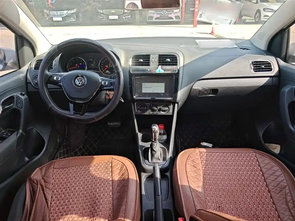 Volkswagen Polo 2016 1.6L Automatic Comfort фото 6