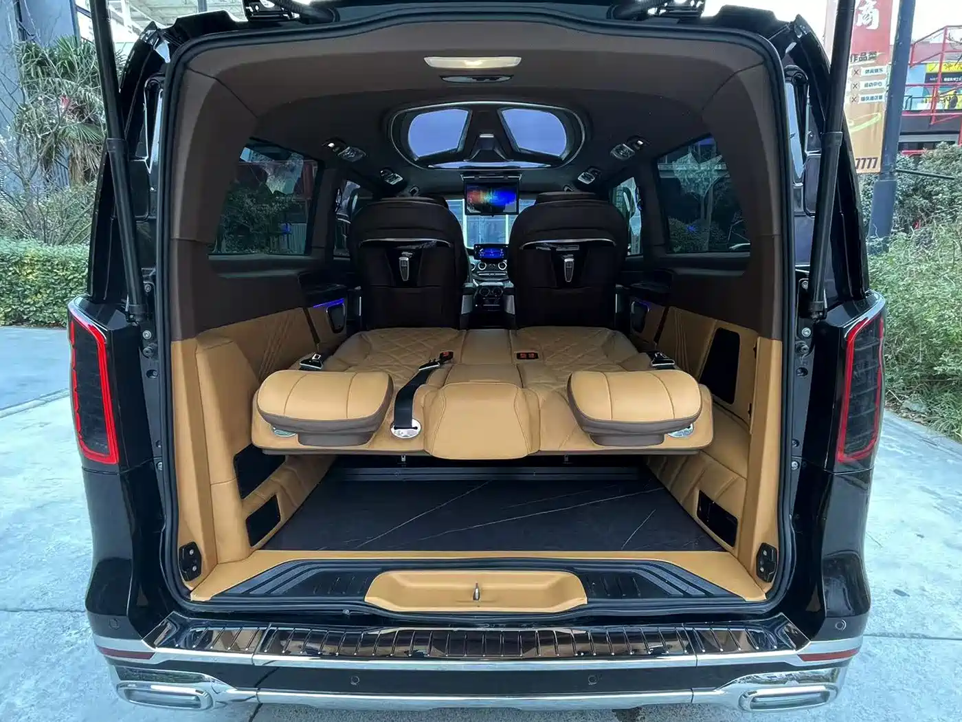 Mercedes-Benz Vito 2023 2.0T Business 7-Seater фото 10