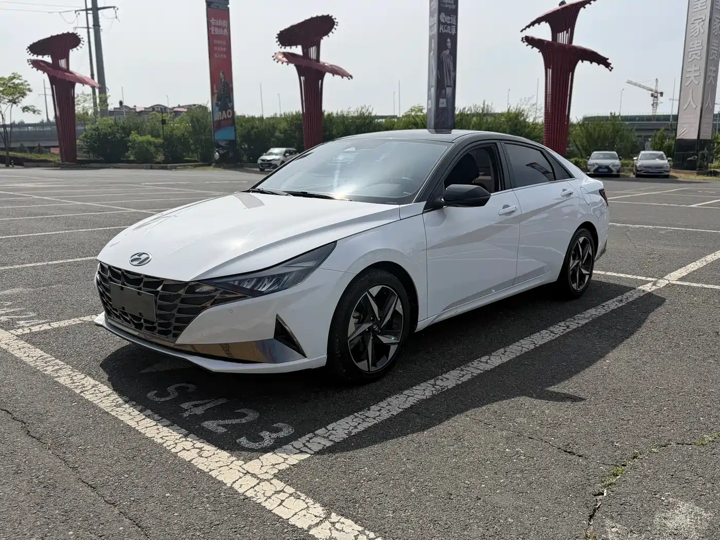 Hyundai Elantra 2022 1.5L CVT LUX Premium Edition