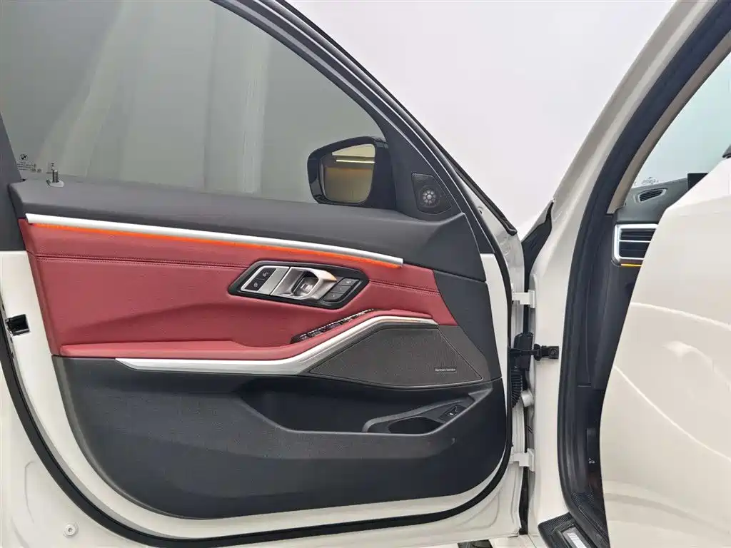 BMW 3 Series 2024 330Li M Sport Shadowline Package фото 9
