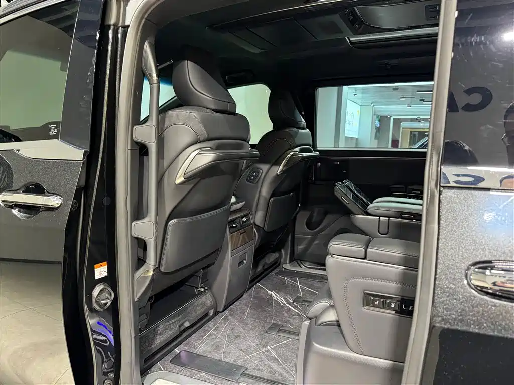 Lexus LM 2023 350h 7-Seater Elegance Edition фото 15