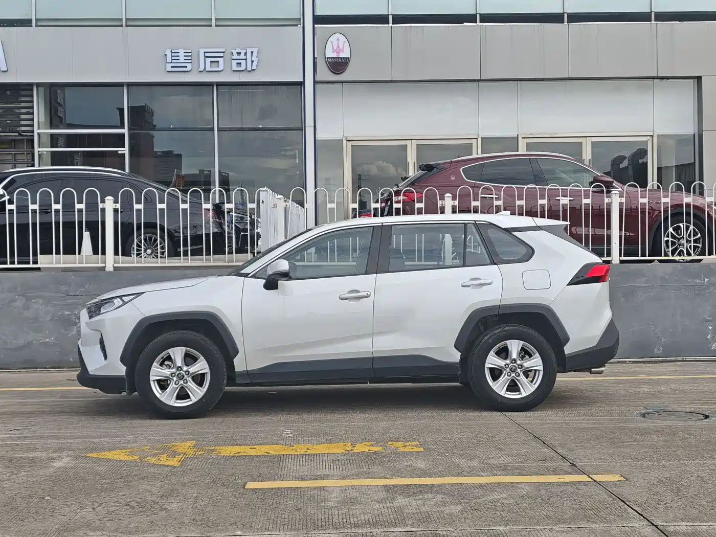 Photo 4 - Toyota RAV4 Rongfang