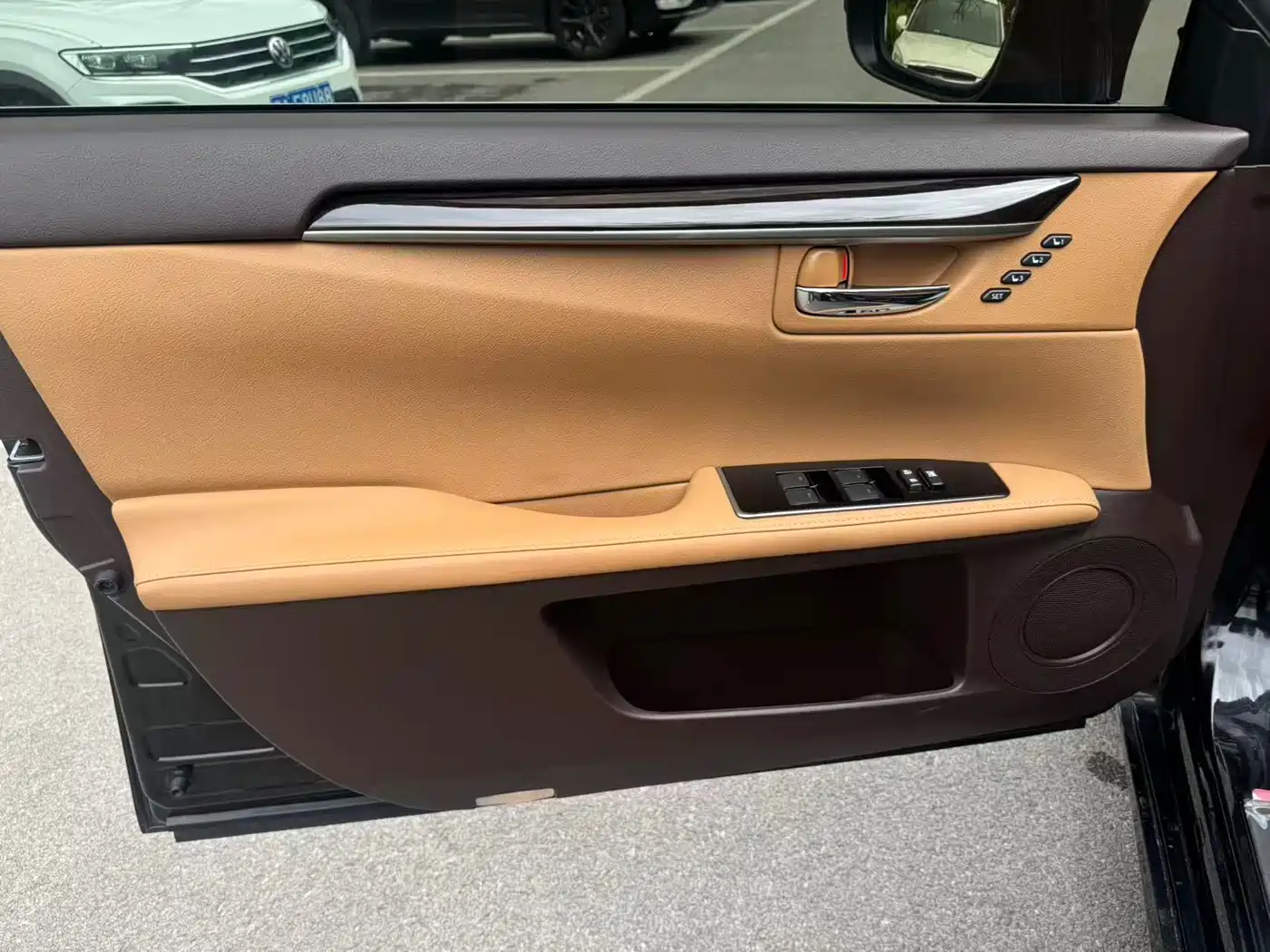 Lexus ES 2015 250 Elegance Edition фото 4