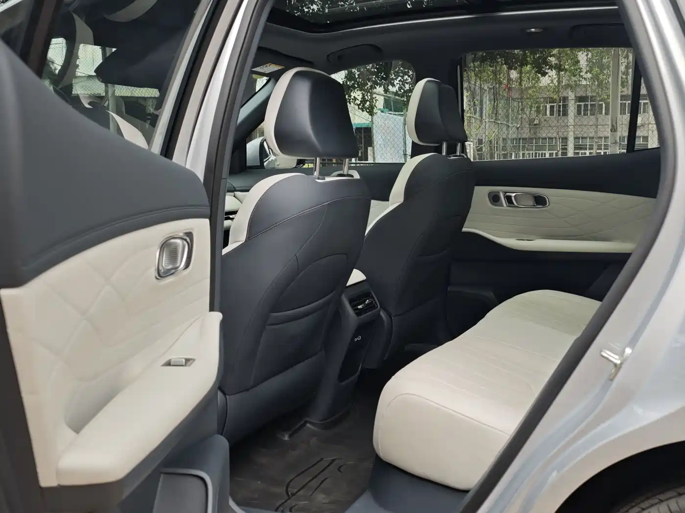 Geely Galaxy Galaxy Starship 7 EM-i 2025 120km Navigation Edition фото 5