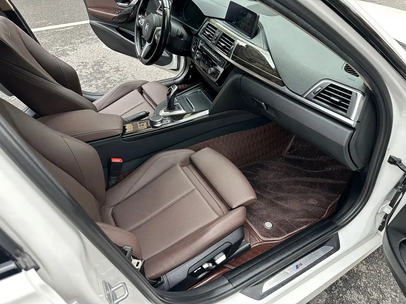 BMW 3 Series 2018 320Li M Sport Black Night Edition фото 16