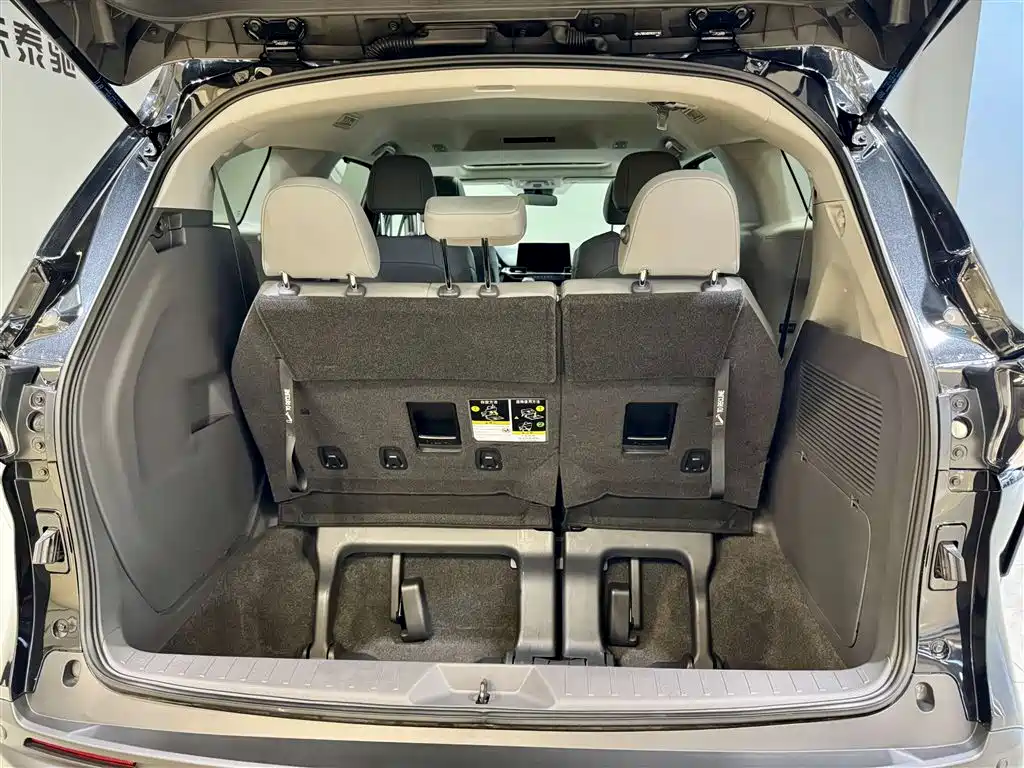 Toyota Granvia 2024 2.5L Hybrid Comfort фото 12