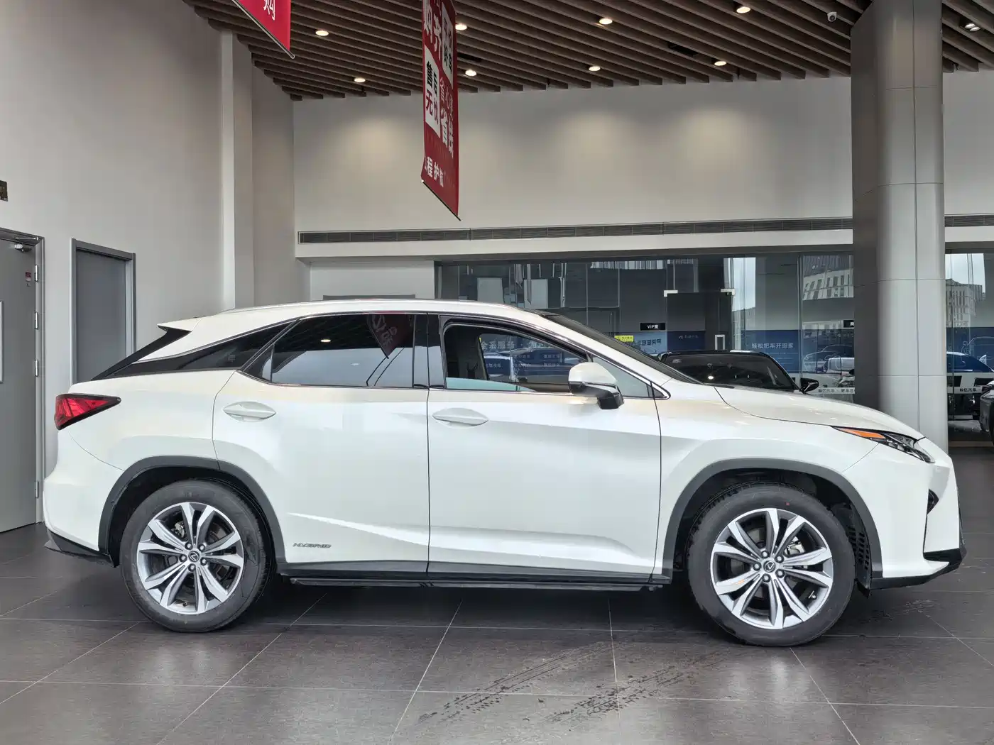 Фото 4 - Lexus RX