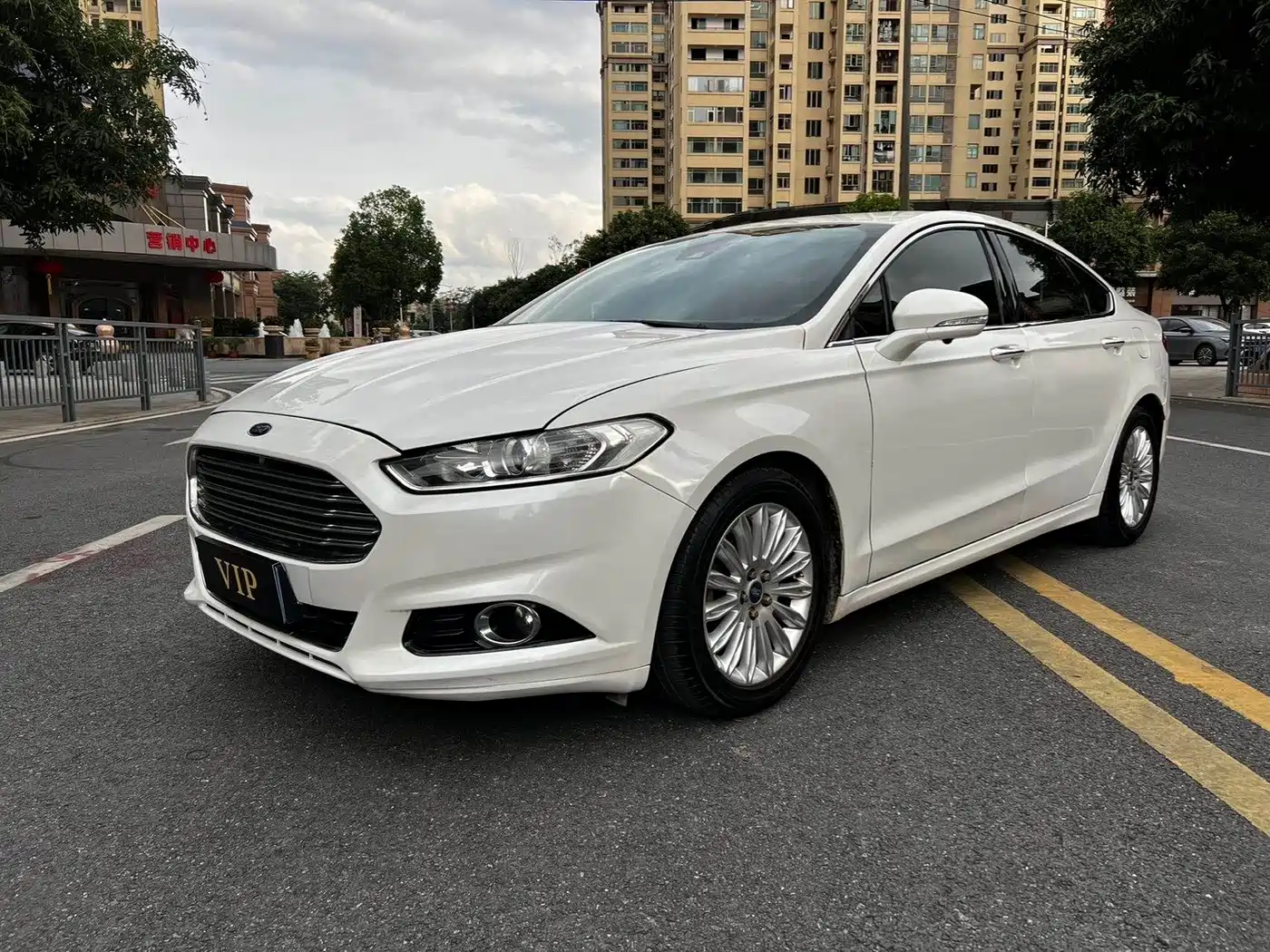 Фото 1 - Ford Mondeo