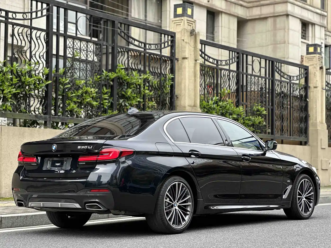 BMW 5 SERIES