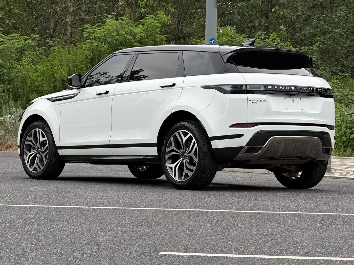 Photo 18 - Land Rover Range Rover Evoque