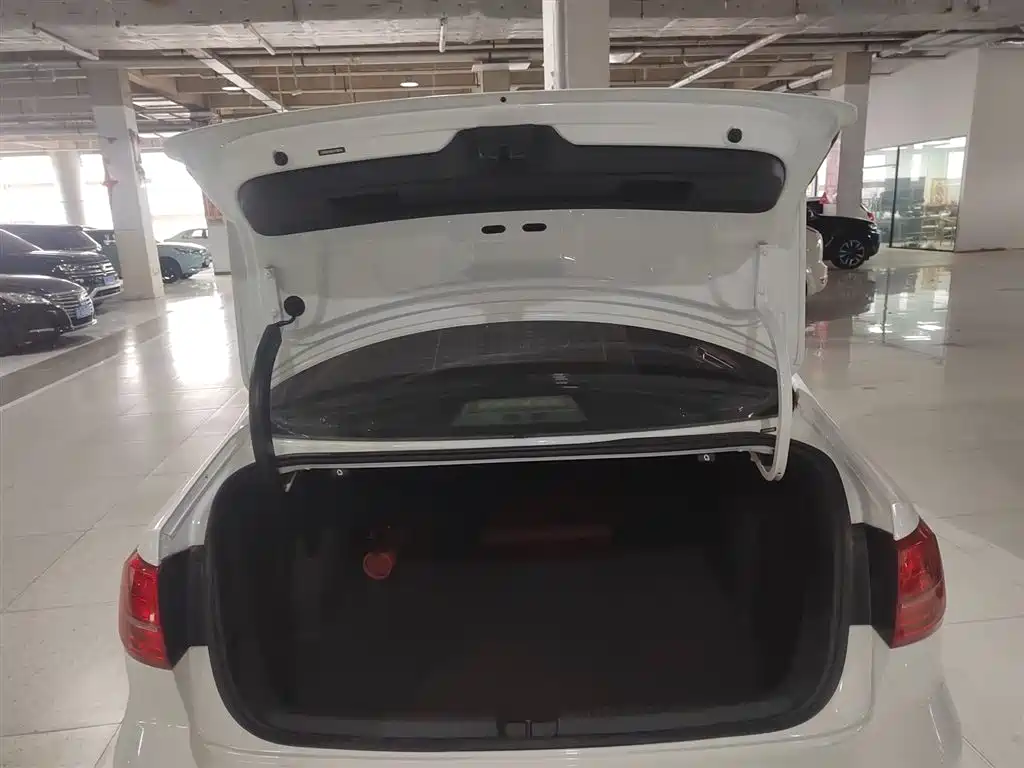 Volkswagen Sagitar 2018 280TSI DSG Spark Edition фото 15