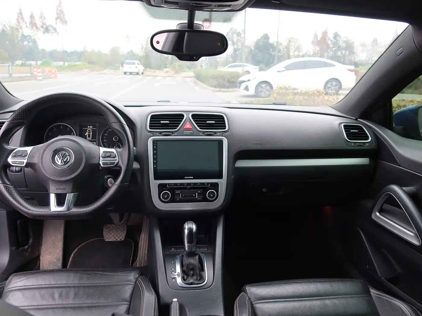 Volkswagen Scirocco 2011 2.0TSI Luxury фото 4
