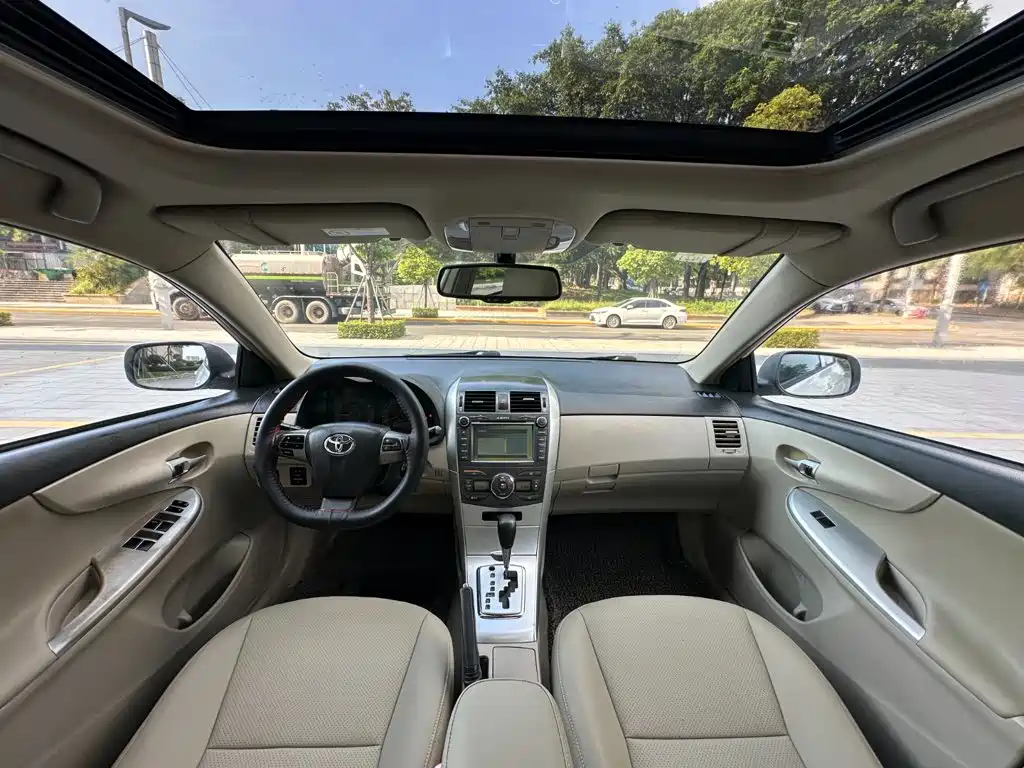 Photo 10 - Toyota Corolla