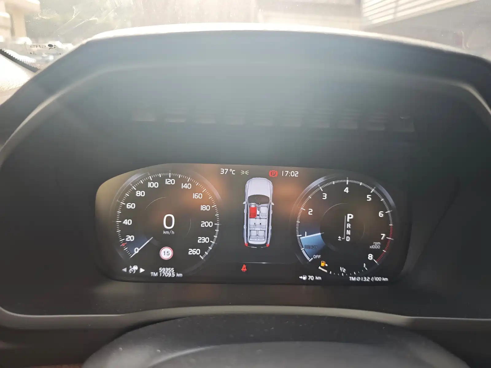 Фото 9 - Volvo XC90