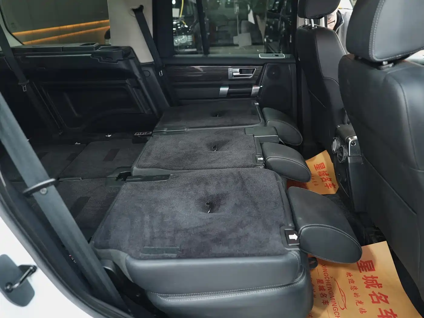 Land Rover Discovery 2015 3.0 SC V6 SE фото 19