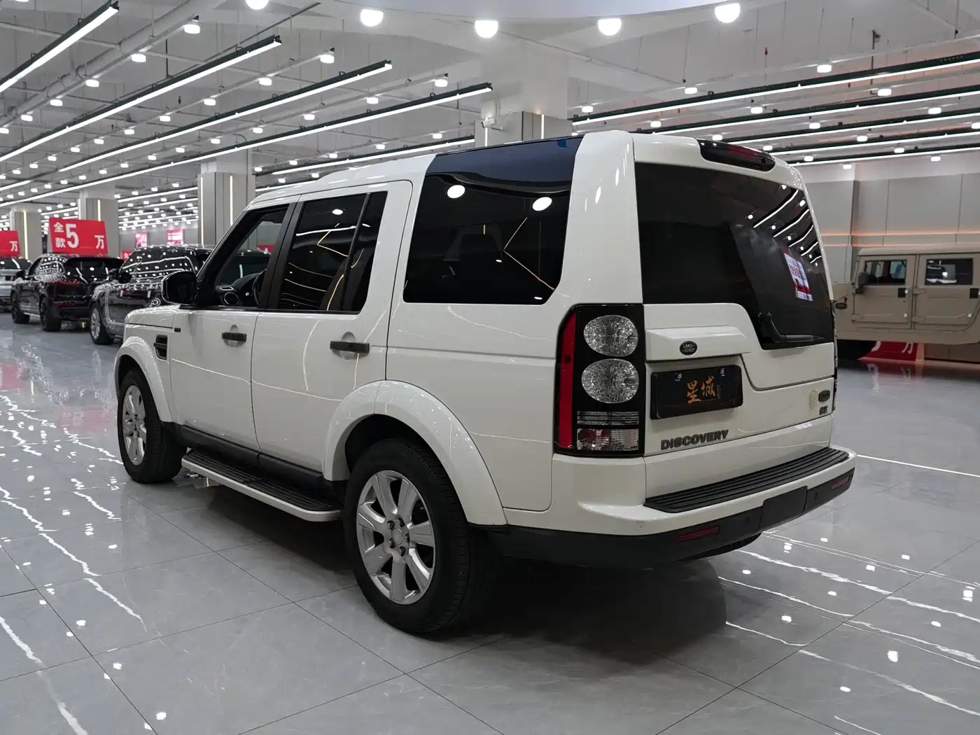 Land Rover Discovery 2015 3.0 SC V6 SE фото 5