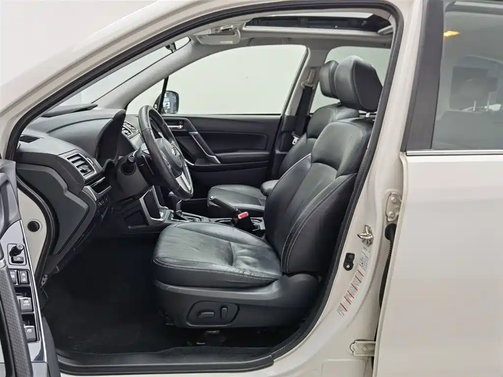Subaru Forester 2016 2.0i Fashion Navigation Edition фото 10