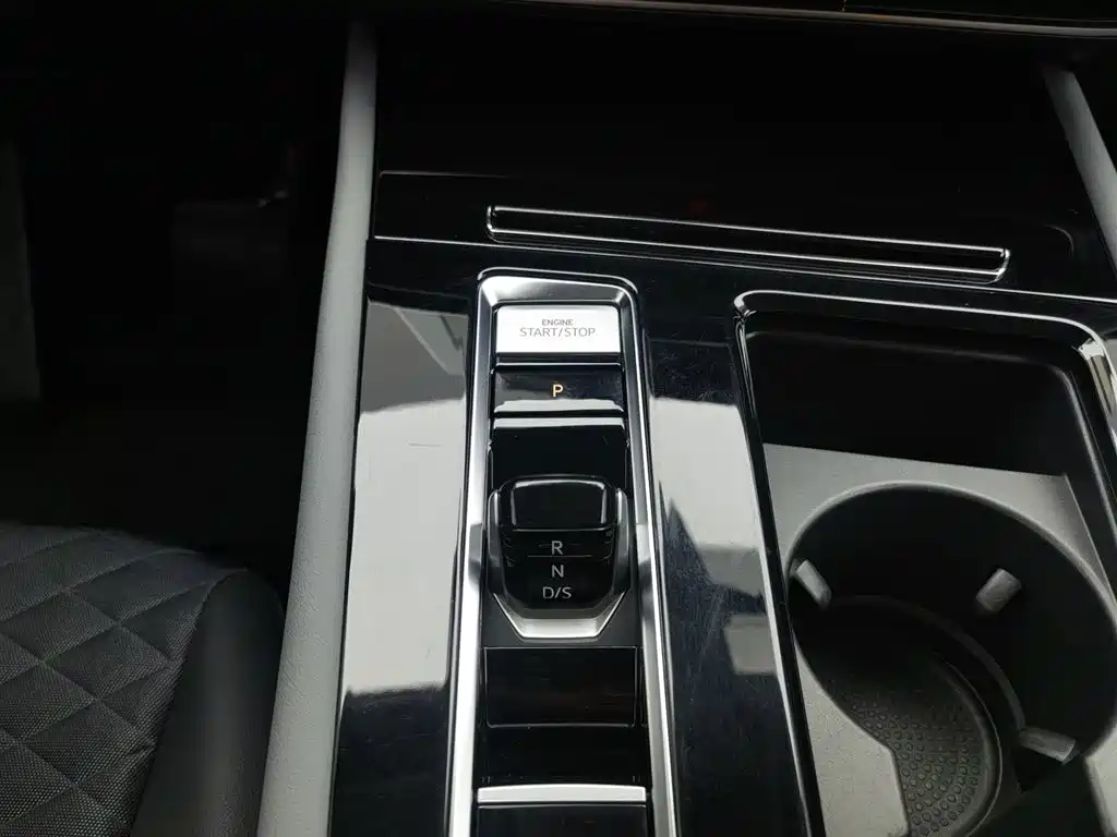 Volkswagen Teramont 2023 Teramont X 330TSI 2WD Luxury фото 13