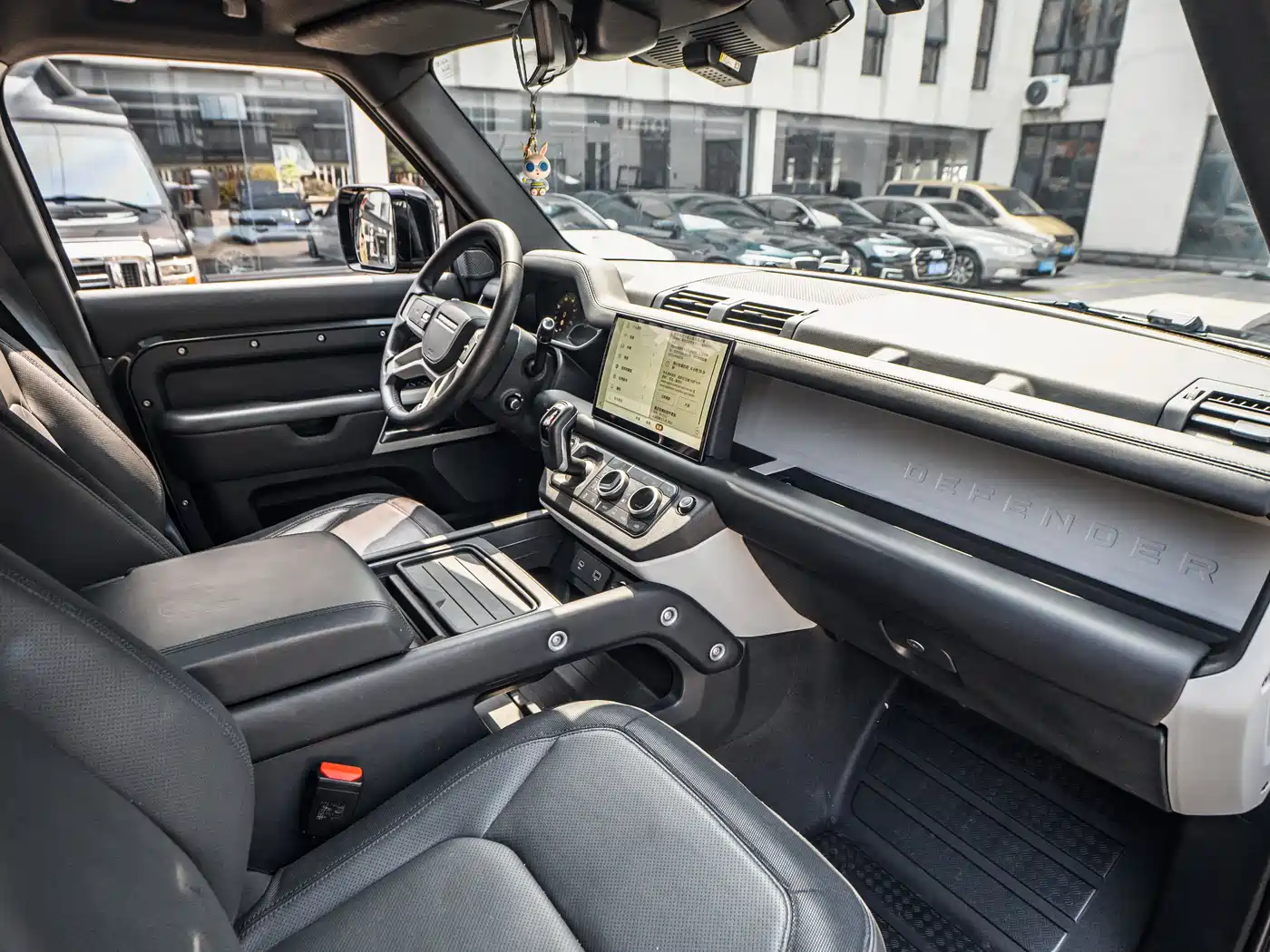 Land Rover Defender 2023 Model 110 3.0T P400 X-DYNAMIC HSE фото 10