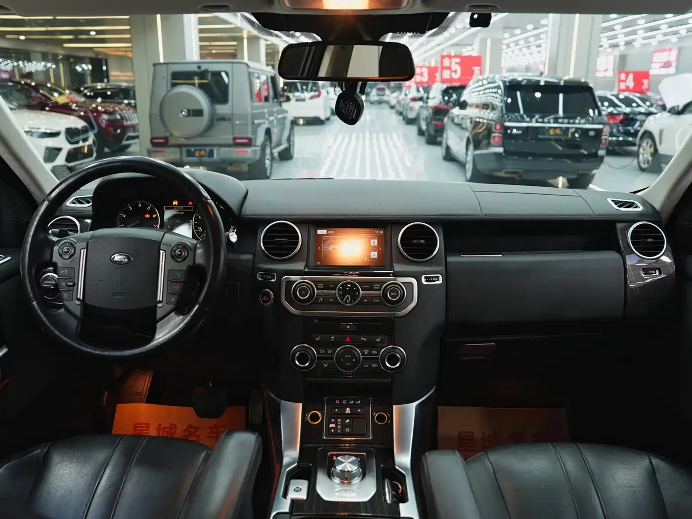 Land Rover Discovery 2015 3.0 SC V6 SE фото 11